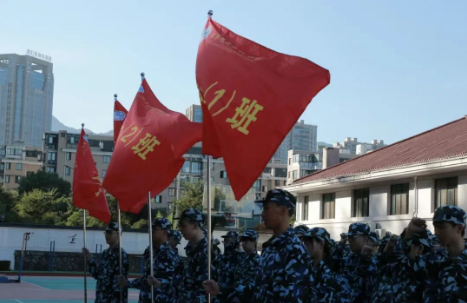 飒爽英姿展风采  迷彩壮志启新程