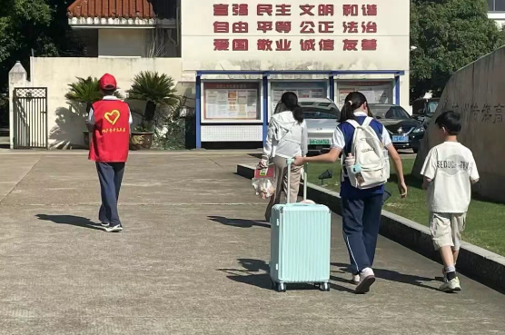 热忱迎新    绮梦启航